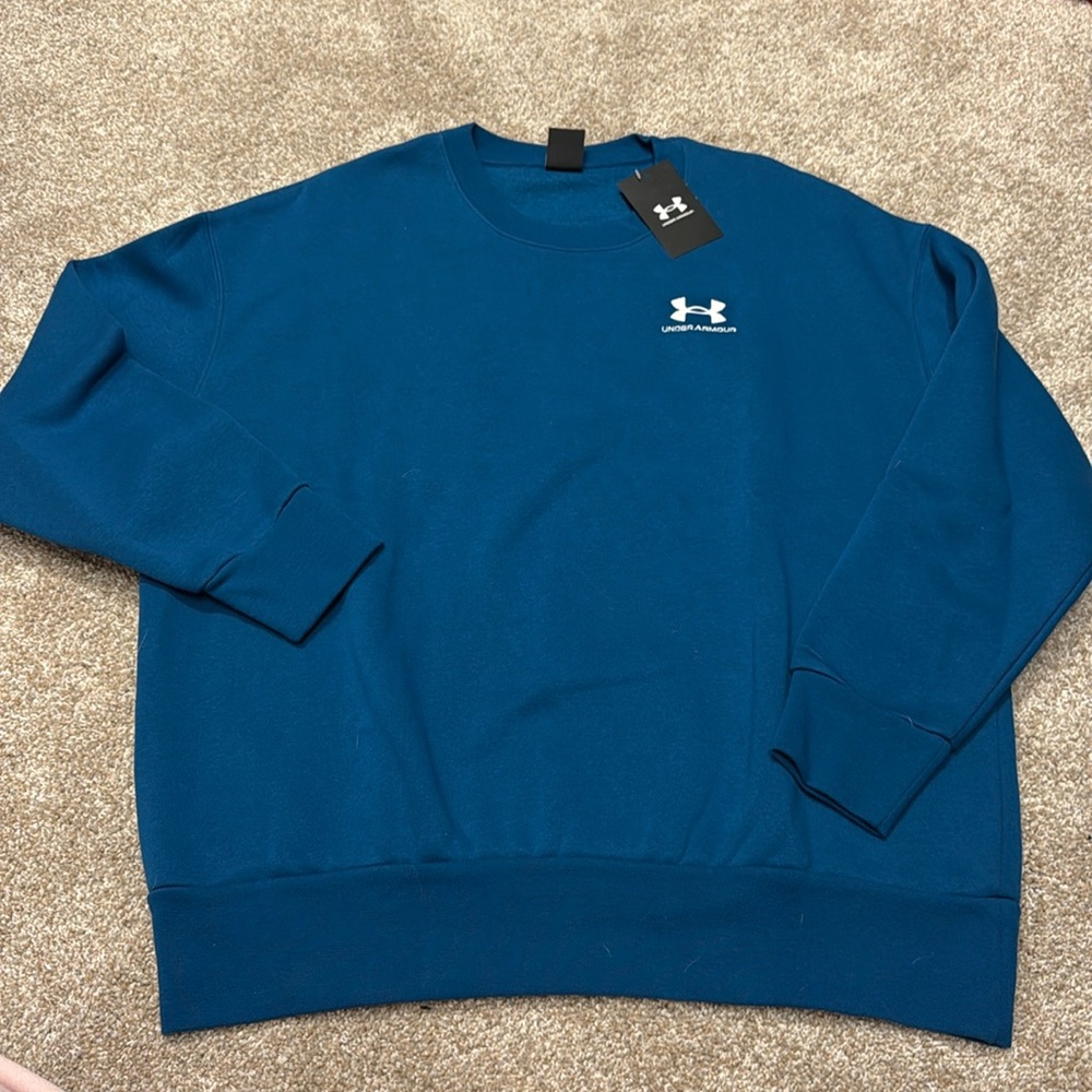 Women’s under Armour oversized sweatshirt Medium